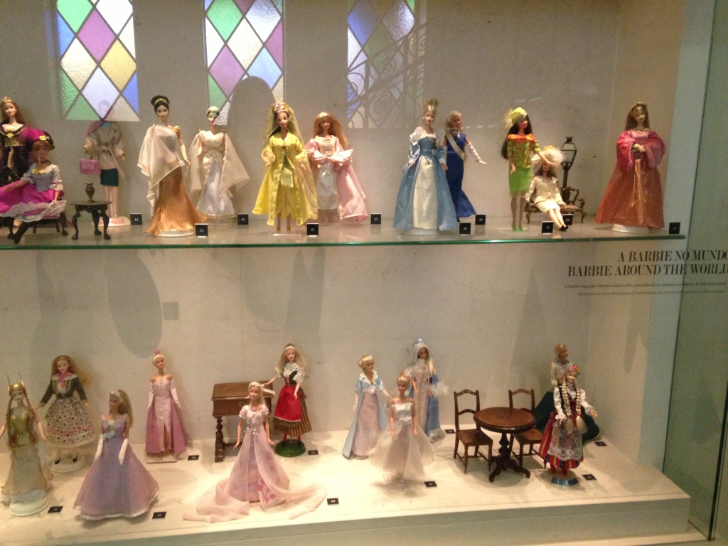 Pavilhão das bonecas - exposição linda com muitas barbies!
